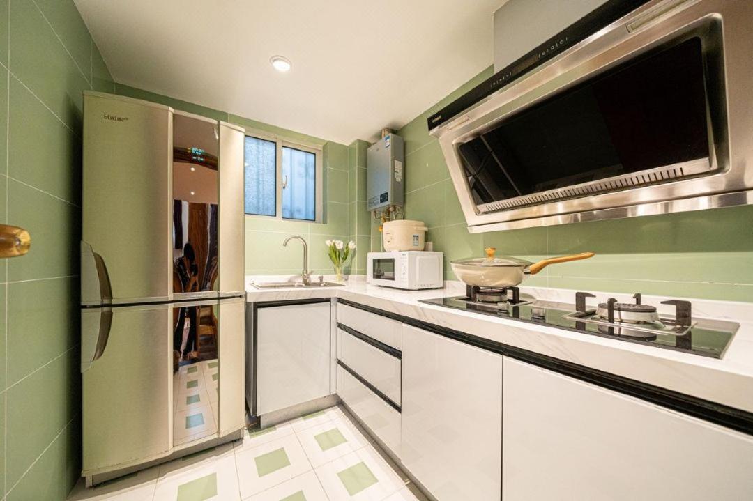 Hills & Well-time Mcm Family With Terrace Near Line2 Jing'an Temple Apartment Shanghai