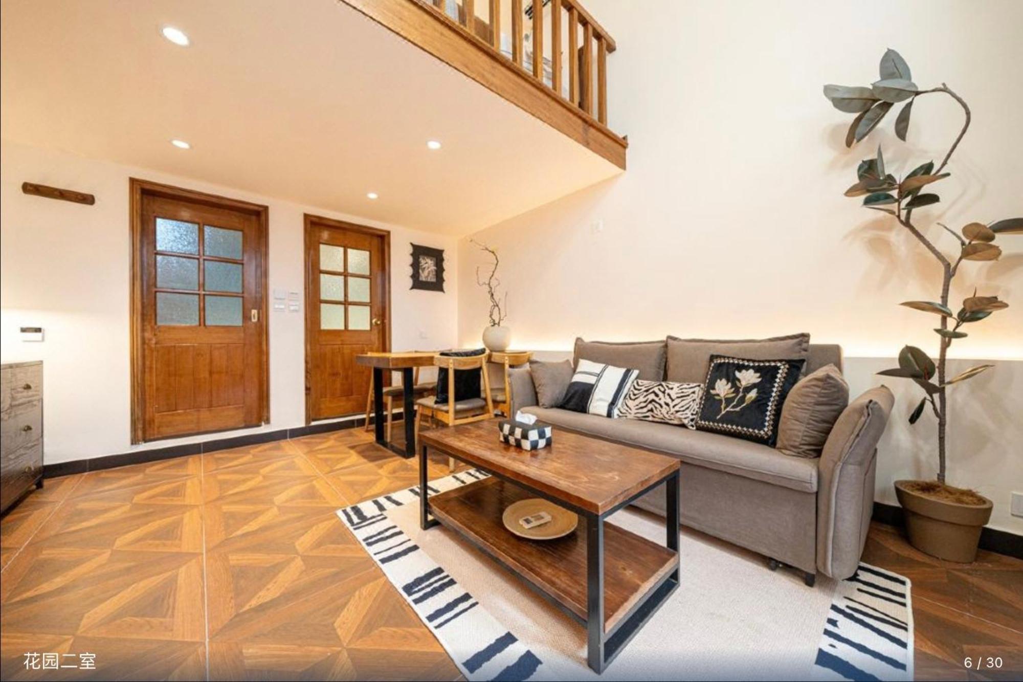 Hills & Well-time Mcm Family With Terrace Near Line2 Jing'an Temple Apartment Shanghai